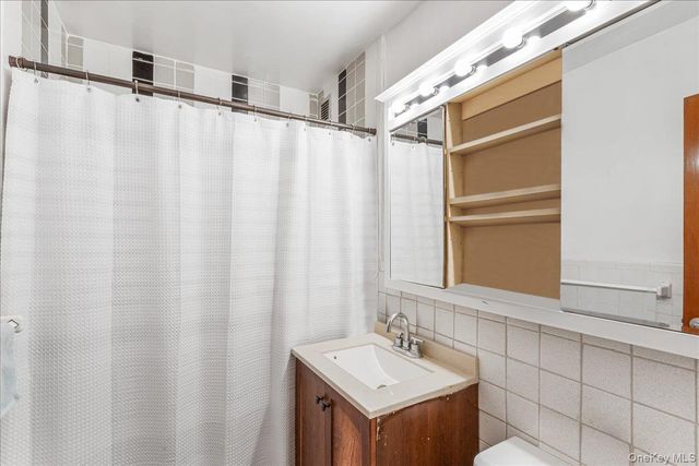 18-05 215th Street 8B, Bayside, NY 11360