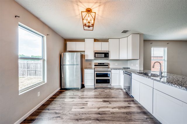 319 Quail Crossing Drive, Sanger, TX 76266