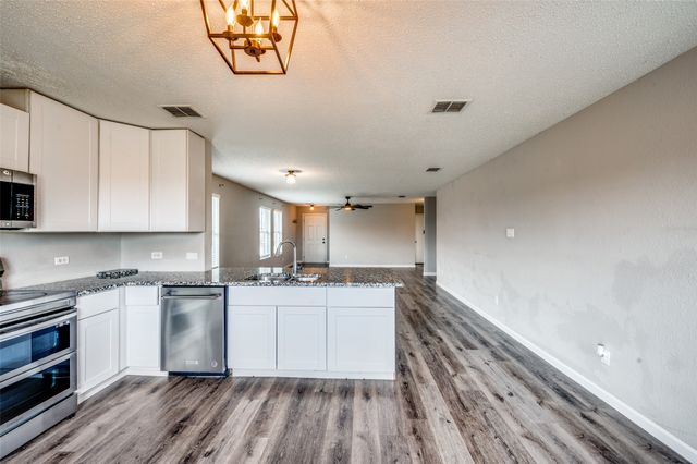 319 Quail Crossing Drive, Sanger, TX 76266