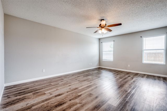 319 Quail Crossing Drive, Sanger, TX 76266