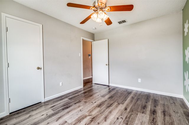 319 Quail Crossing Drive, Sanger, TX 76266