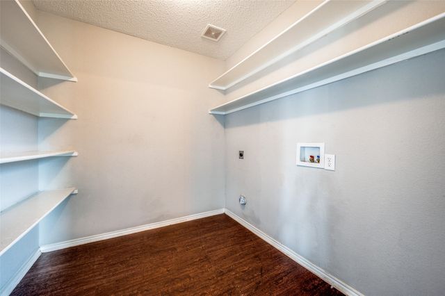 319 Quail Crossing Drive, Sanger, TX 76266