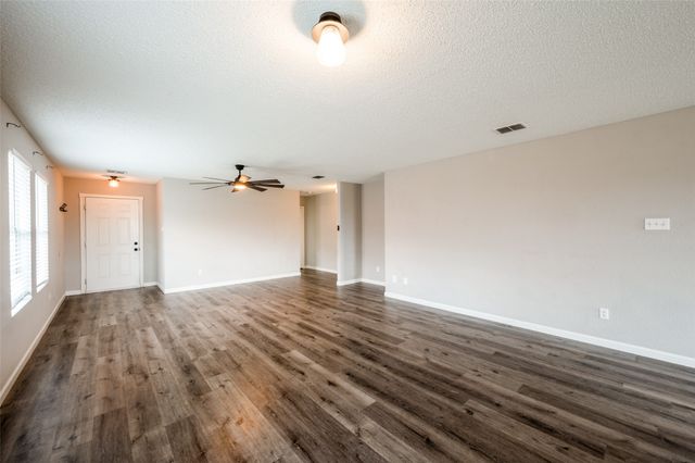 319 Quail Crossing Drive, Sanger, TX 76266