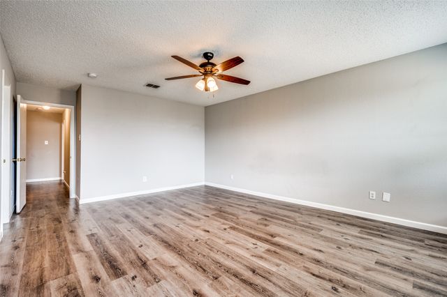 319 Quail Crossing Drive, Sanger, TX 76266