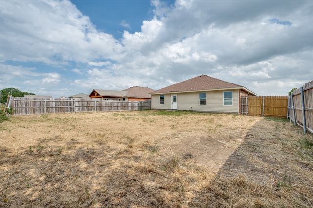 319 Quail Crossing Drive, Sanger, TX 76266