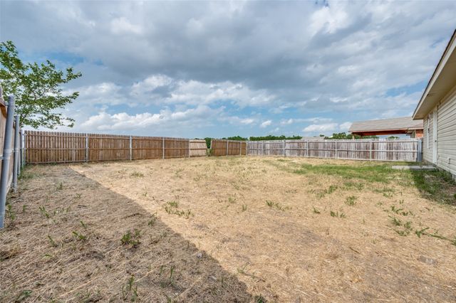 319 Quail Crossing Drive, Sanger, TX 76266