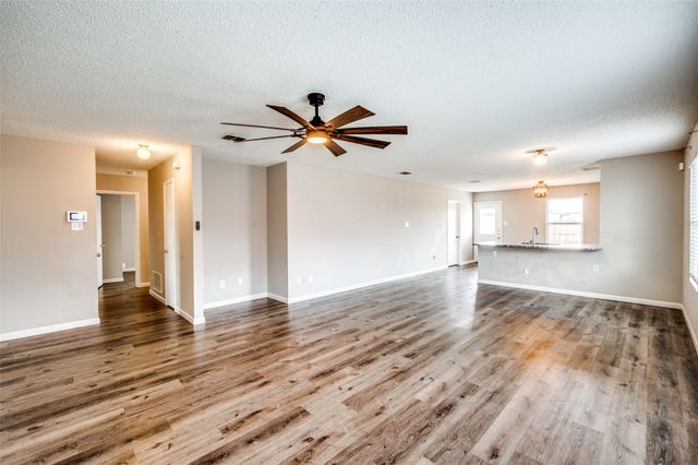 319 Quail Crossing Drive, Sanger, TX 76266