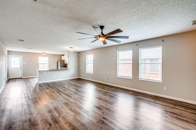 319 Quail Crossing Drive, Sanger, TX 76266