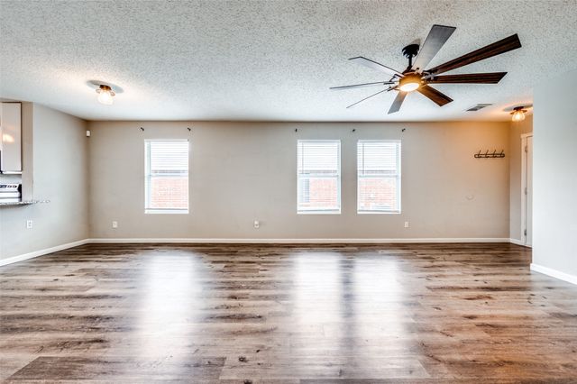 319 Quail Crossing Drive, Sanger, TX 76266