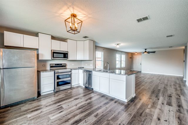 319 Quail Crossing Drive, Sanger, TX 76266