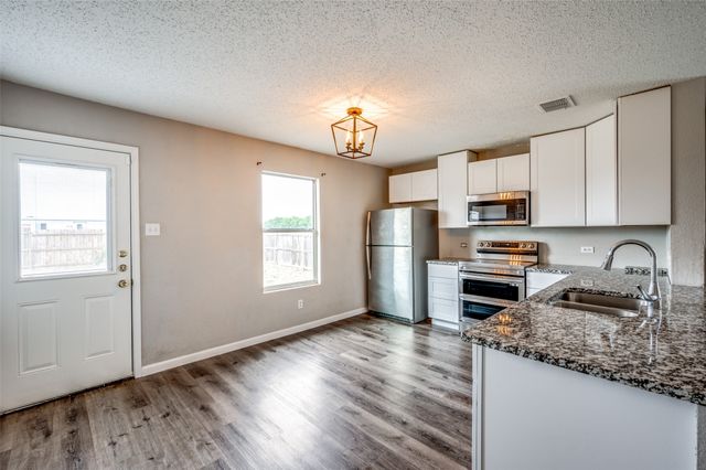 319 Quail Crossing Drive, Sanger, TX 76266