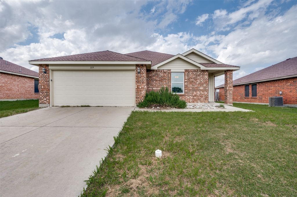 319 Quail Crossing Drive, Sanger, TX 76266