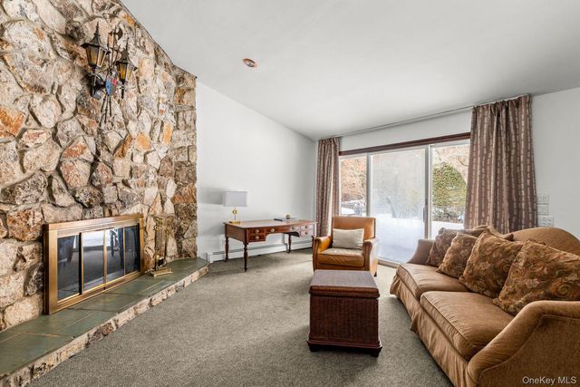 10 Dorchester Drive, Muttontown, NY 11545