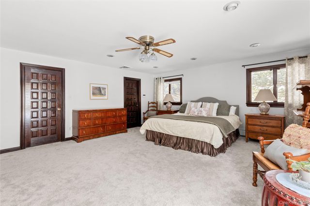 10 Dorchester Drive, Muttontown, NY 11545