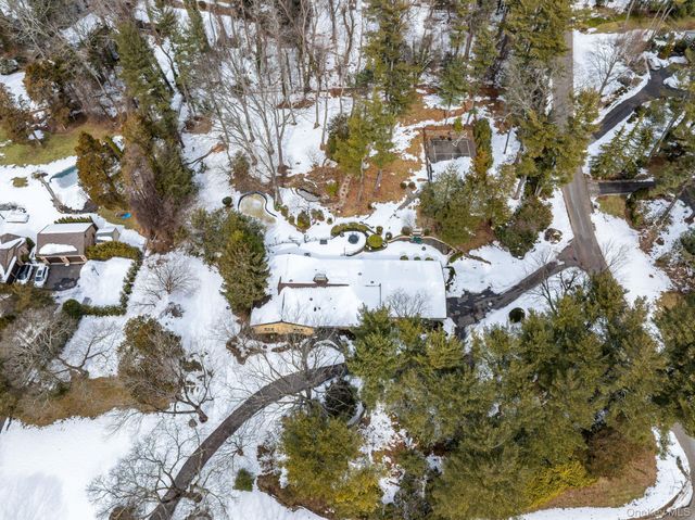 10 Dorchester Drive, Muttontown, NY 11545