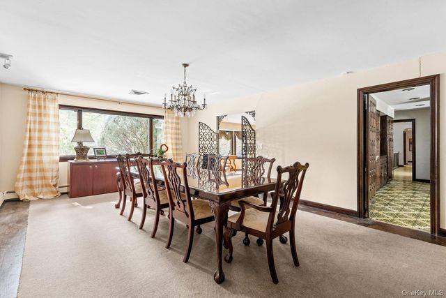 10 Dorchester Drive, Muttontown, NY 11545