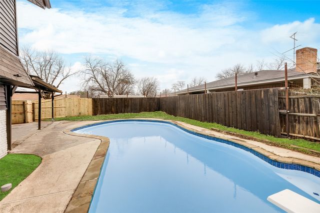 2001 Kent Drive, Arlington, TX 76010