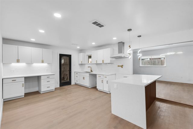 2001 Kent Drive, Arlington, TX 76010