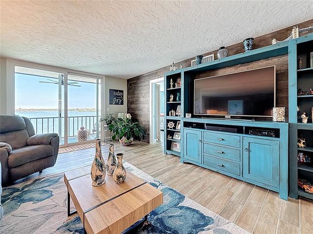 7665 SUN ISLAND DRIVE S 401, South Pasadena, FL 33707