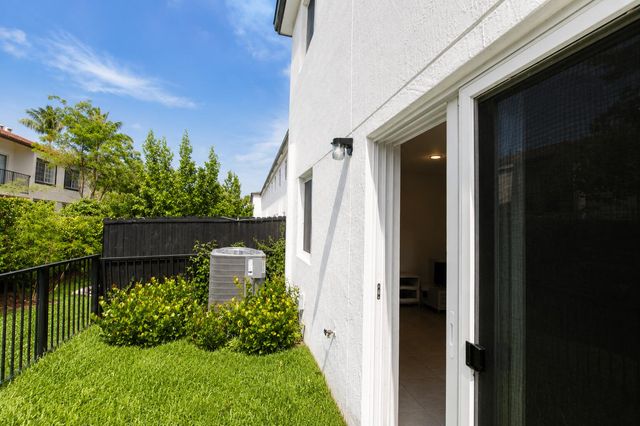 5085 SW 37th Street, West Park, FL 33023