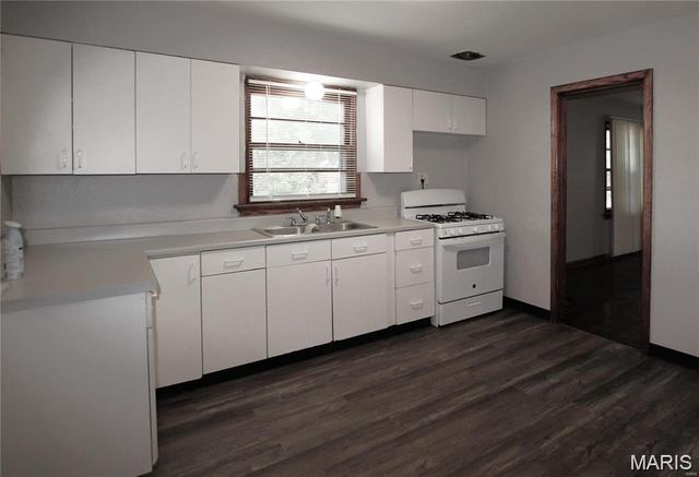 9840 Green Valley Drive, St Louis, MO 63136