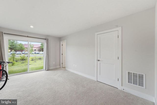 8784 KENSINGTON CHURCH ST, Manassas, VA 20112