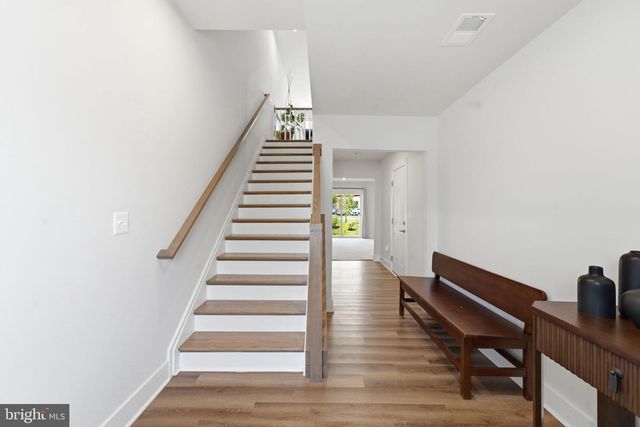 8784 KENSINGTON CHURCH ST, Manassas, VA 20112