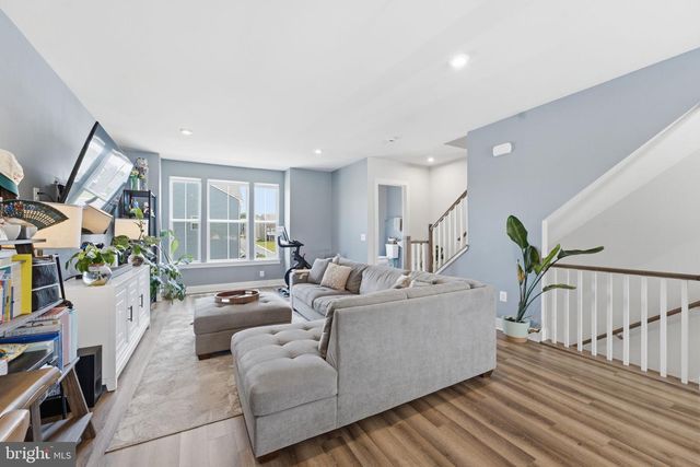 8784 KENSINGTON CHURCH ST, Manassas, VA 20112
