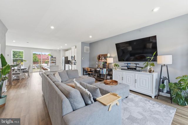 8784 KENSINGTON CHURCH ST, Manassas, VA 20112