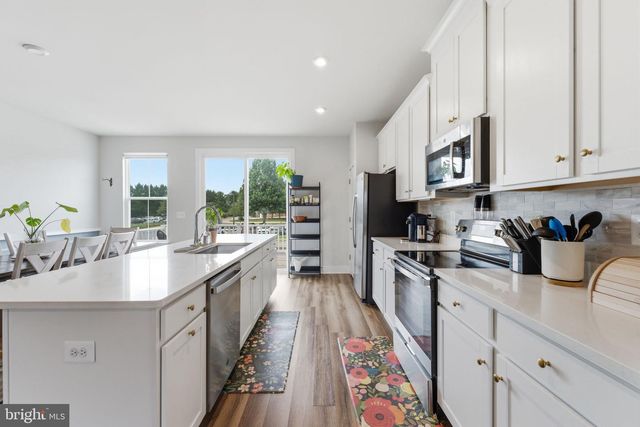 8784 KENSINGTON CHURCH ST, Manassas, VA 20112