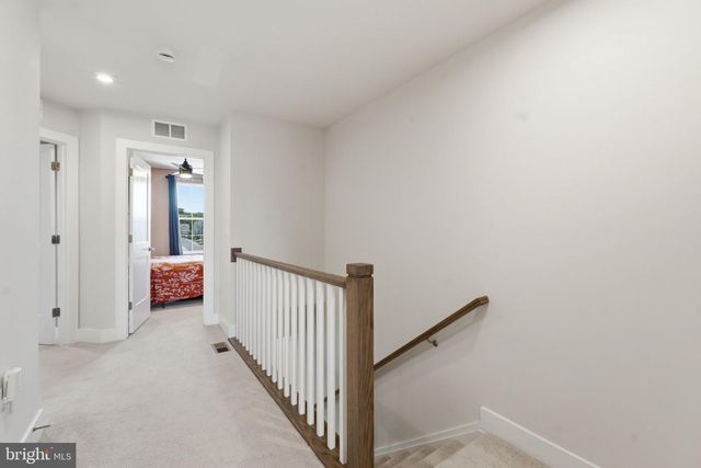 8784 KENSINGTON CHURCH ST, Manassas, VA 20112