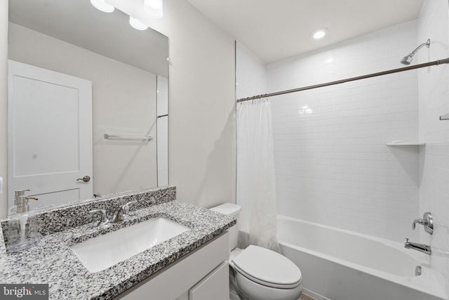 8784 KENSINGTON CHURCH ST, Manassas, VA 20112