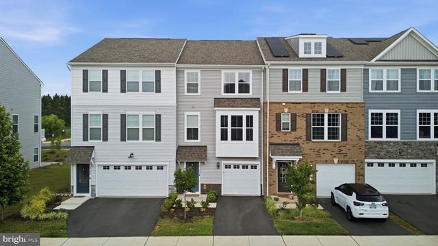 8784 KENSINGTON CHURCH ST, Manassas, VA 20112
