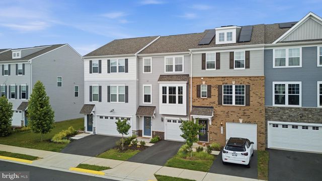 8784 KENSINGTON CHURCH ST, Manassas, VA 20112