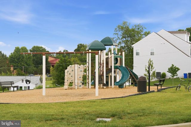 8784 KENSINGTON CHURCH ST, Manassas, VA 20112