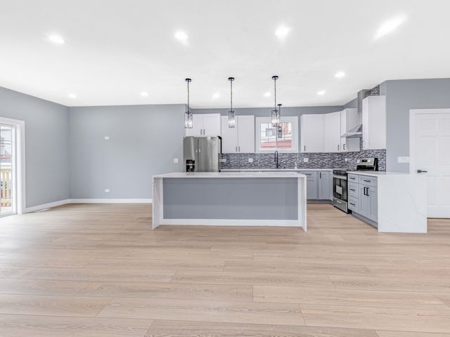 3548 Clinton Avenue, Berwyn, IL 60402