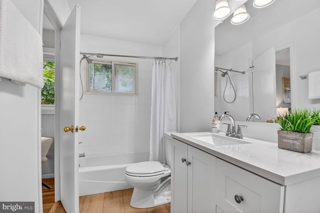 Image 16 of property listing at 4401 FERRARA DR, Silver Spring, MD 20906