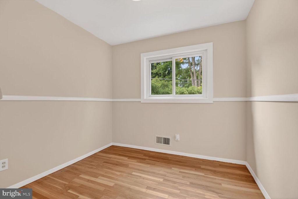 Image 20 of property listing at 4401 FERRARA DR, Silver Spring, MD 20906
