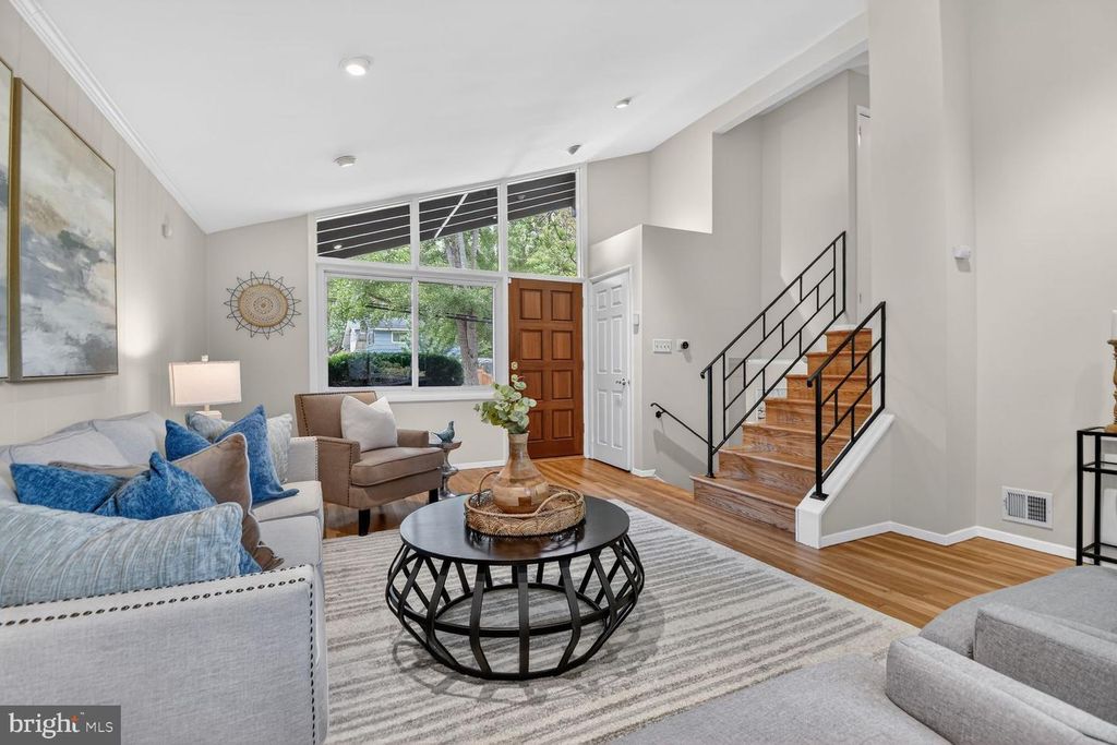 Image 3 of property listing at 4401 FERRARA DR, Silver Spring, MD 20906
