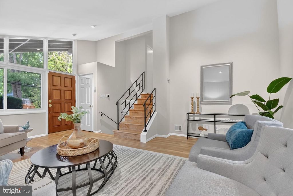 Image 4 of property listing at 4401 FERRARA DR, Silver Spring, MD 20906