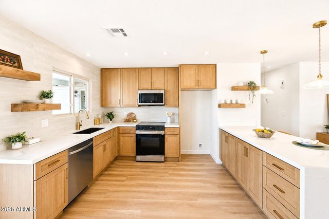 619 N SUN MEADOWS Avenue, Chandler, AZ 85226