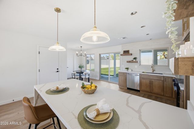 619 N SUN MEADOWS Avenue, Chandler, AZ 85226