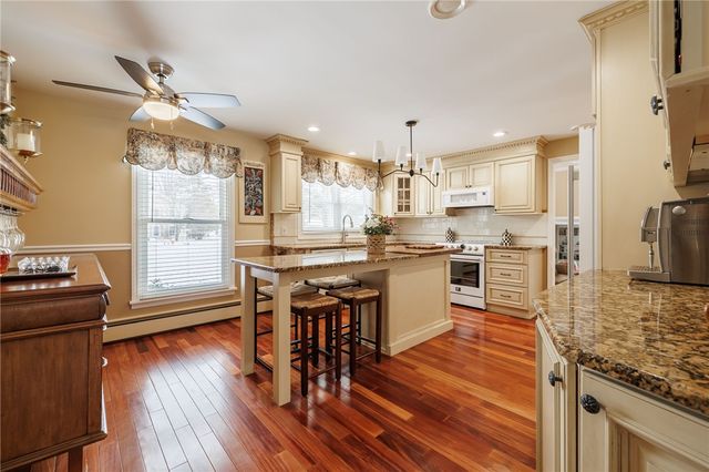 9 Bromley Road, Pittsford, NY 14534