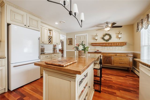 9 Bromley Road, Pittsford, NY 14534