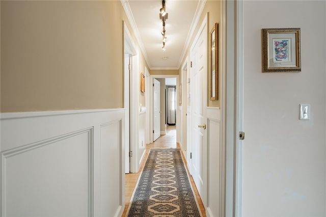 9 Bromley Road, Pittsford, NY 14534