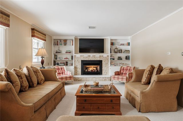 9 Bromley Road, Pittsford, NY 14534