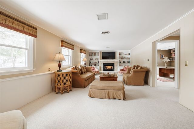 9 Bromley Road, Pittsford, NY 14534