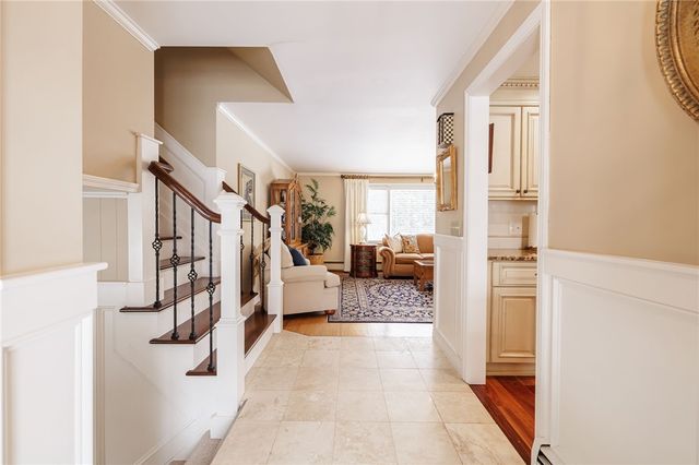 9 Bromley Road, Pittsford, NY 14534