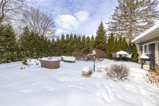 9 Bromley Road, Pittsford, NY 14534