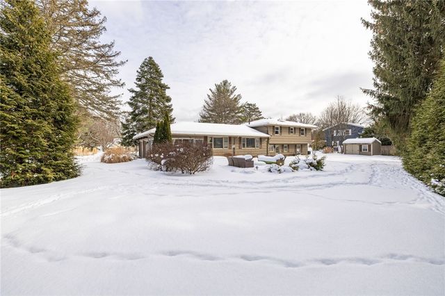 9 Bromley Road, Pittsford, NY 14534